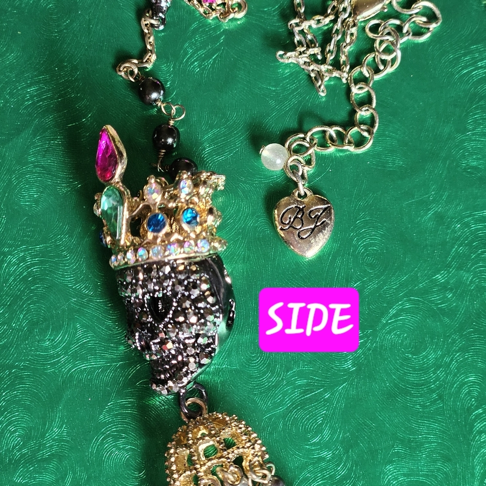 💀📿Betsey ROSARY style Unique Marcasite-Colored Stone Skull Necklace - NWOT📿💀 - Picture 8 of 14